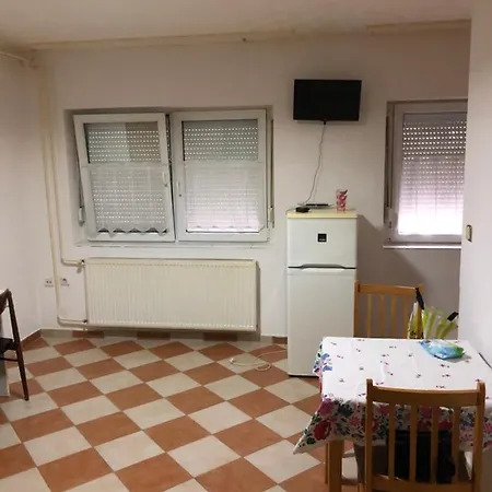 2 Szemelyes Apartman Апартаменты Bakonyszentlaszlo