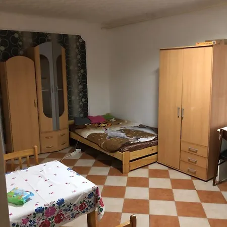 Апартаменты 2 Szemelyes Apartman Bakonyszentlaszlo